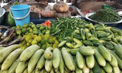 সবজিসহ নিত্যপণ্যের বাজারে কিছুটা অস্বস্তি, চাপে নিম্ন-মধ্যবিত্ত