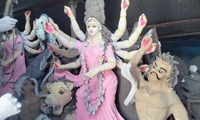 শারদীয় দুর্গোৎসবকে কেন্দ্র করে ব্যস্ত সময় পাড় করছেন নবীনগরের মৃৎশিল্পীরা