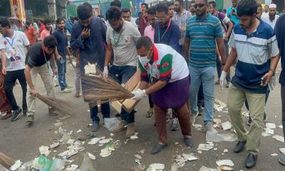 সমাবেশস্থল পরিষ্কার করলেন ছাত্রদল নেতাকর্মীরা