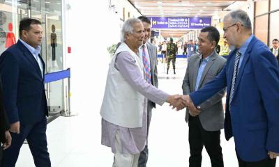 দেশে ফিরেছেন প্রধান উপদেষ্টা