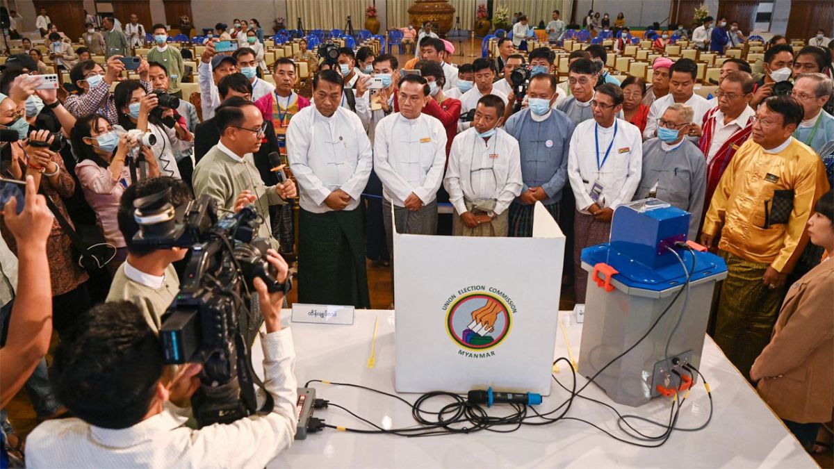 মায়ানমারে জরুরি অবস্থা প্রত্যাহার, নির্বাচনের ঘোষণা