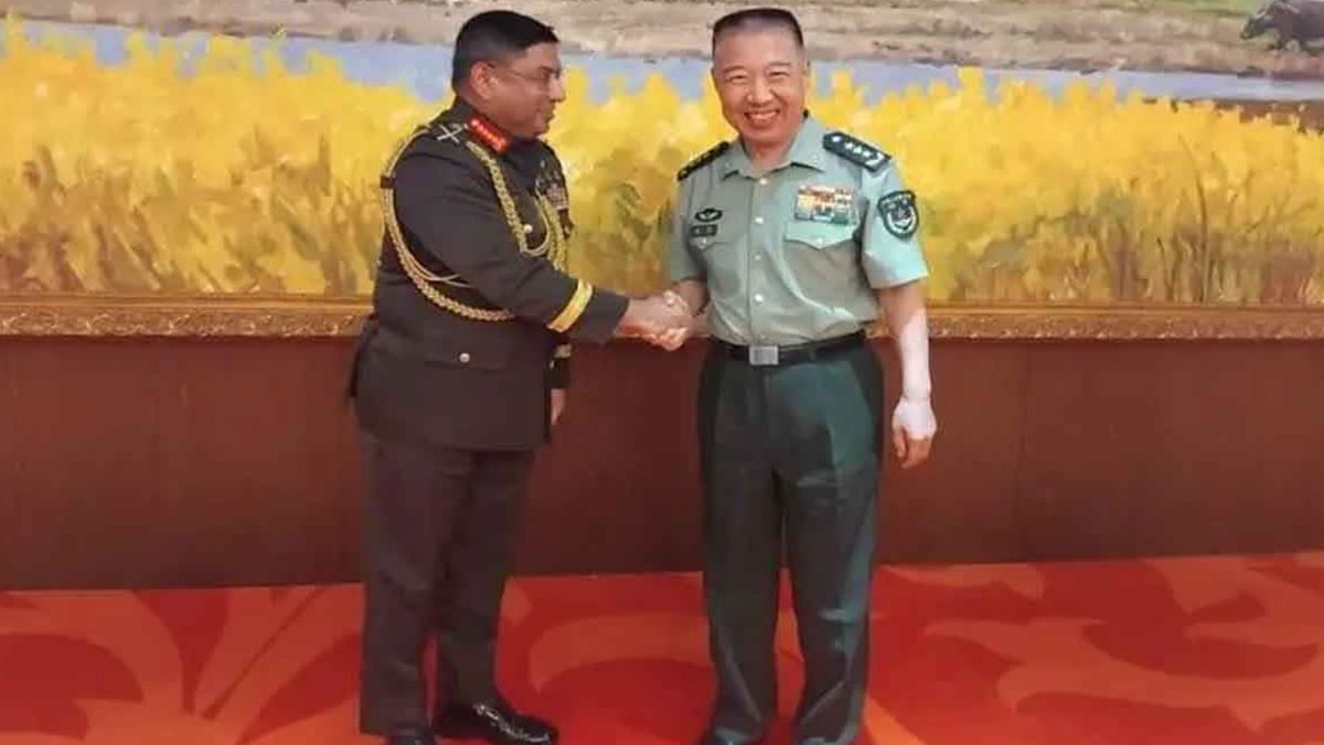 চীন সফর শেষে দেশে ফিরলেন সেনাপ্রধান
