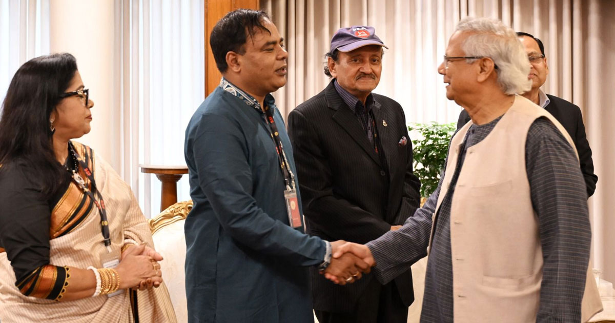 দুর্গাপূজার প্রস্তুতি: প্রধান উপদেষ্টার সঙ্গে হিন্দু ধর্মীয় নেতাদের সাক্ষাৎ